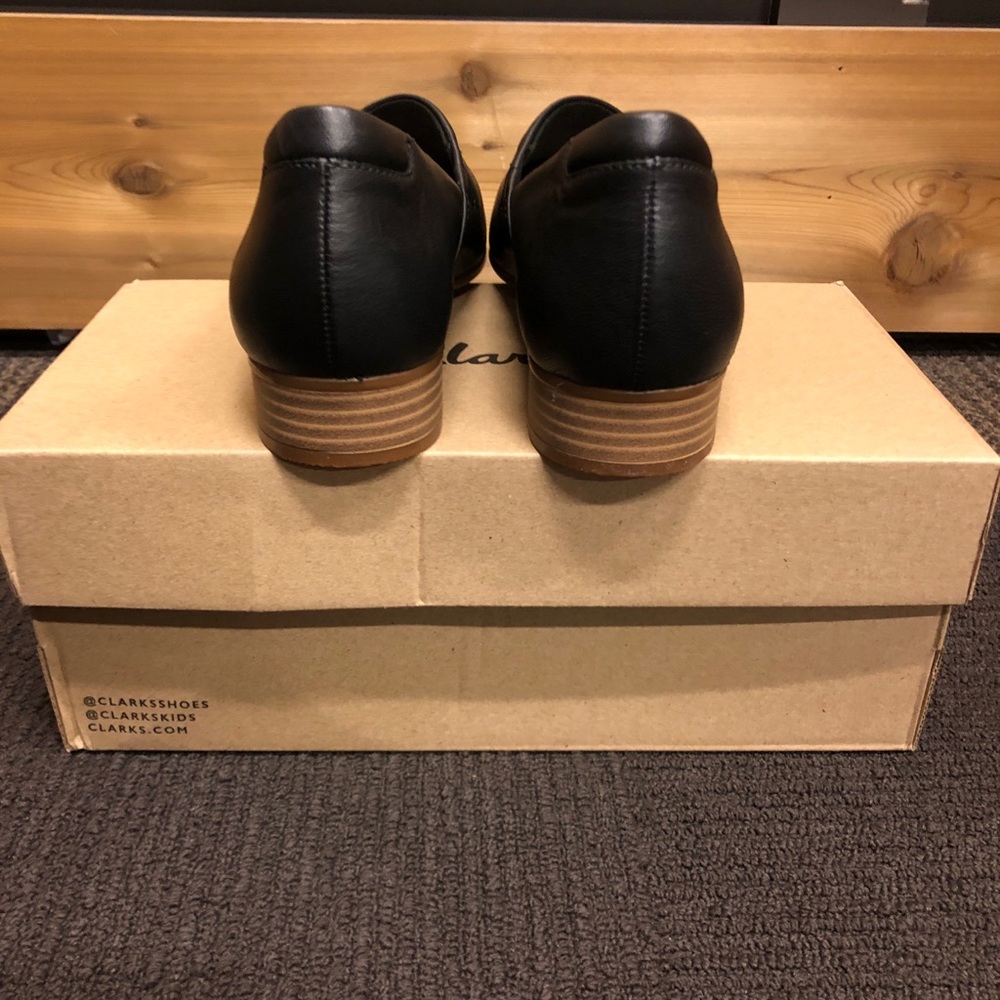 New Clarks - Picture 3 of 4